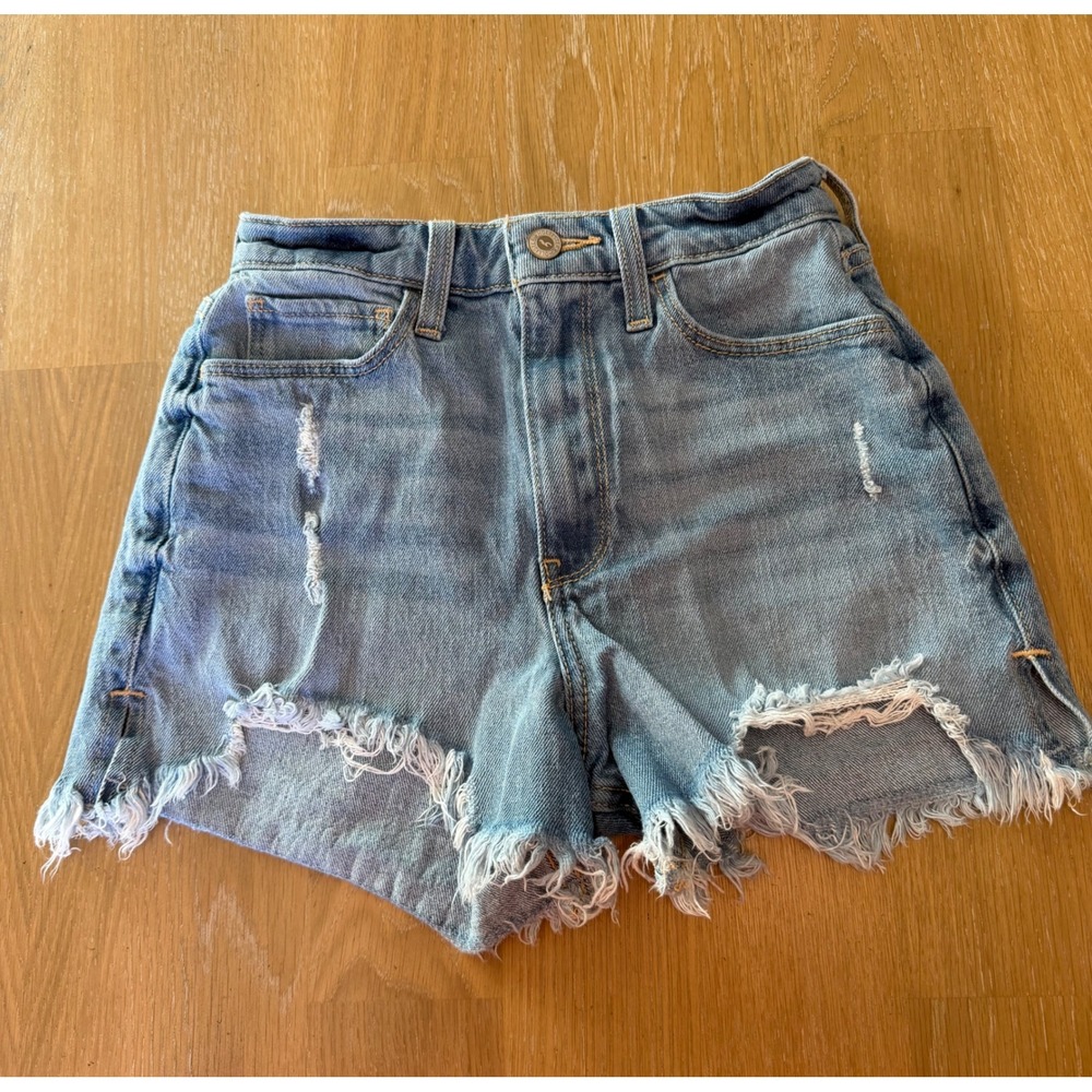 Hollister Ultra High Rise Mom Shorts Distressed Frayed Hem Denim Size 00 W24